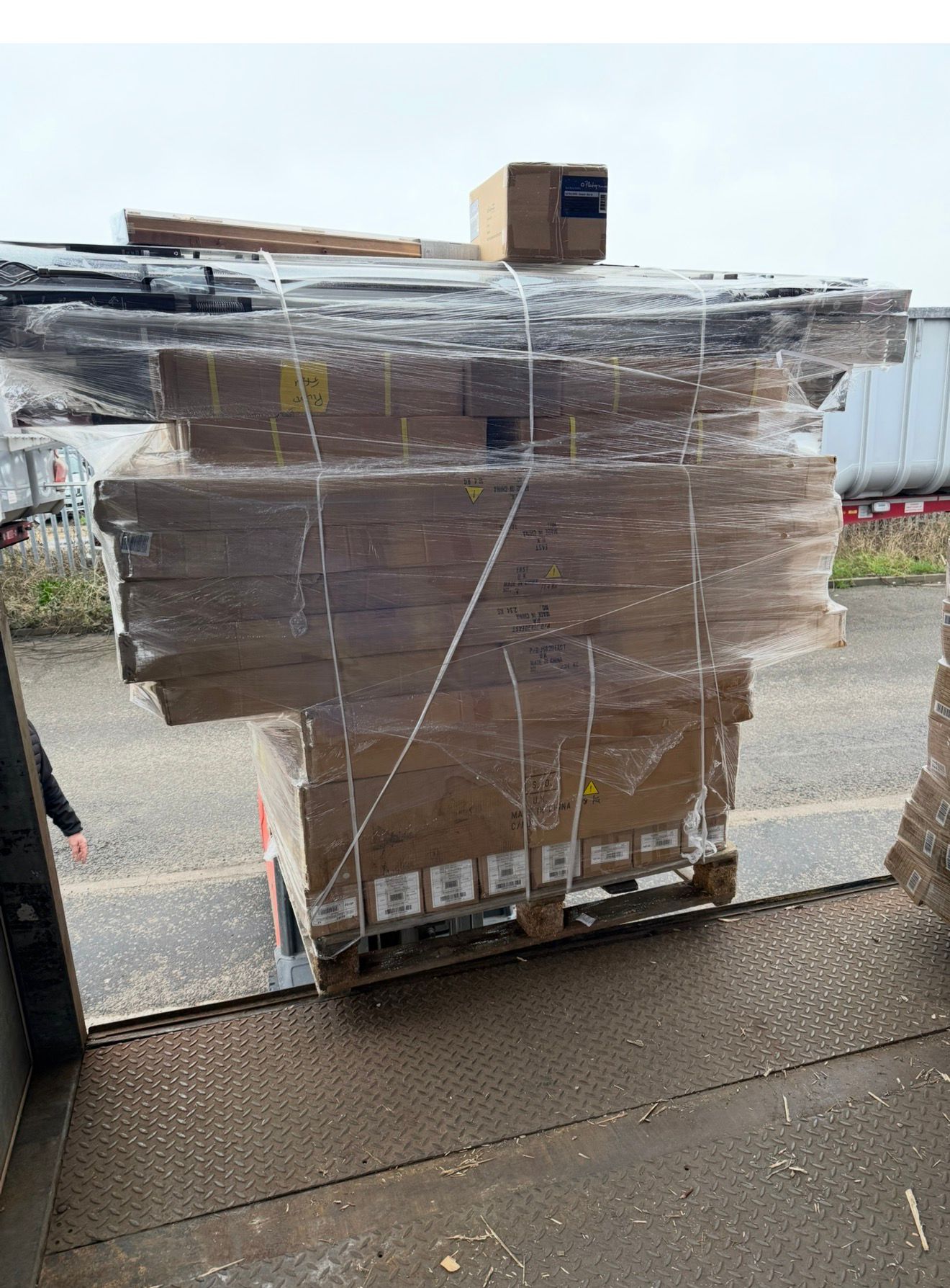 Large Dunelm mixed curtain/blinds/curtain poles pallet